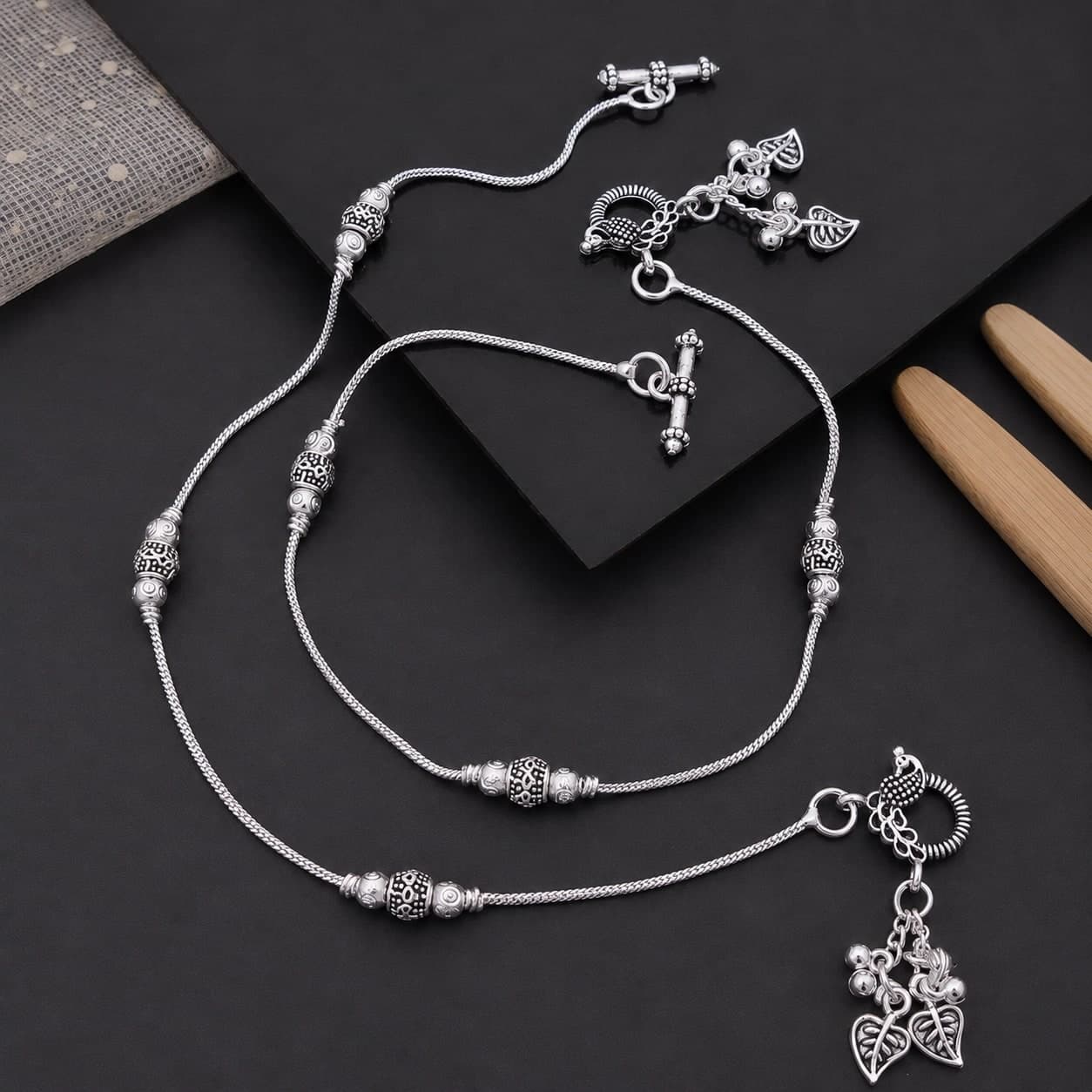 Ornate Silver Bead Leaf Charm Silver Plated Payal - photo 3