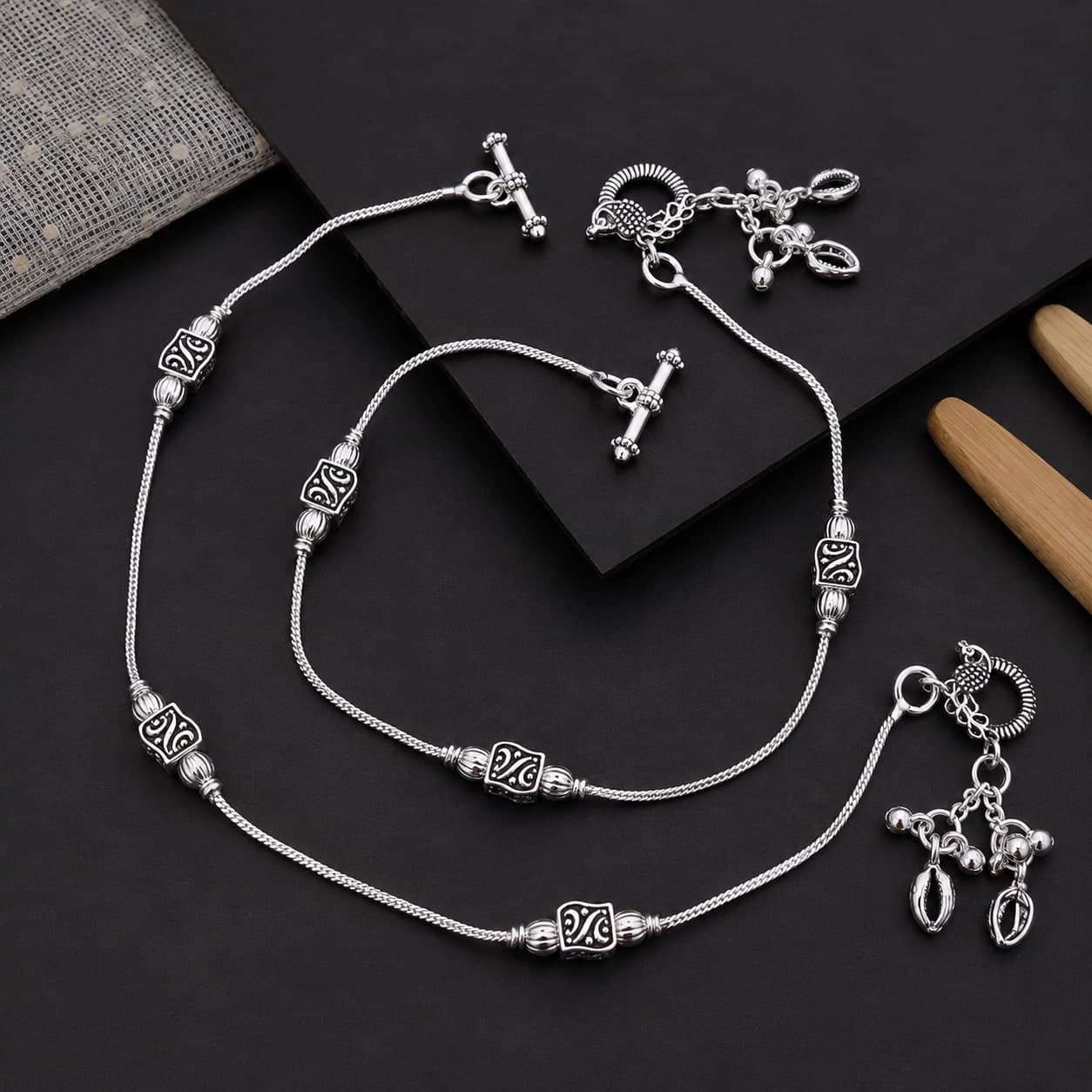 Engraved Square Bead Leaf Charm Silver Plated Payal - photo 3