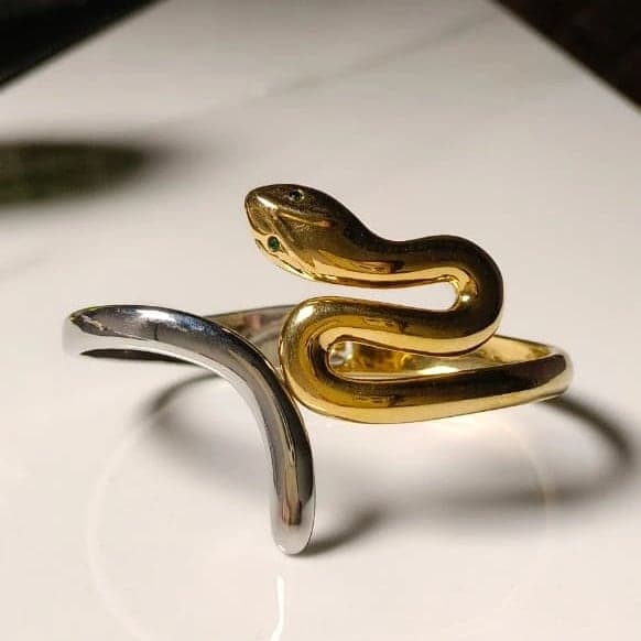 Trending Snake Design Anti Tarnish Bracelet for Women